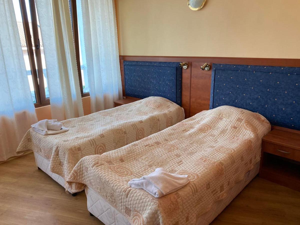 Pancho Family Hotel 克兰内沃 外观 照片