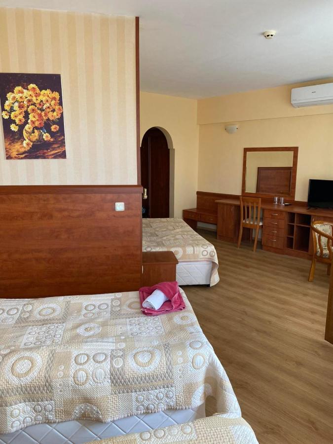 Pancho Family Hotel 克兰内沃 外观 照片