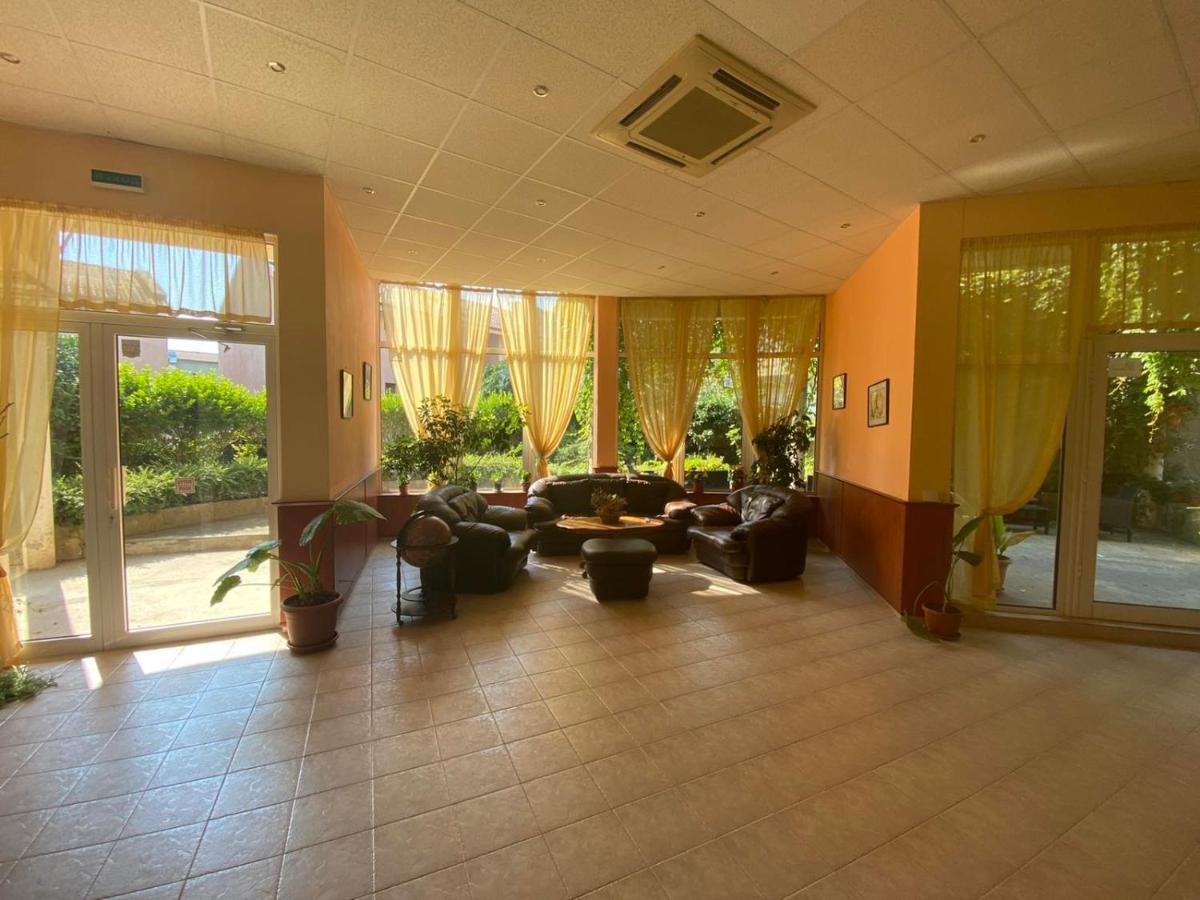 Pancho Family Hotel 克兰内沃 外观 照片