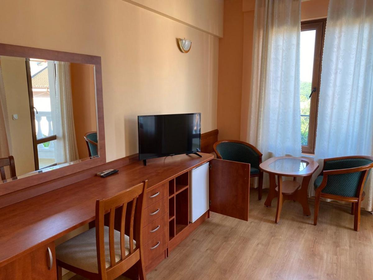 Pancho Family Hotel 克兰内沃 外观 照片