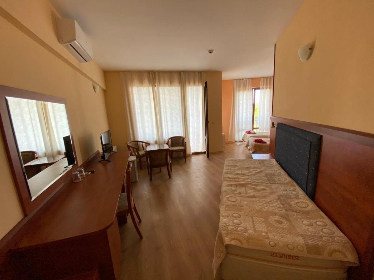Pancho Family Hotel 克兰内沃 外观 照片
