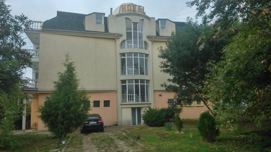Pancho Family Hotel 克兰内沃 外观 照片