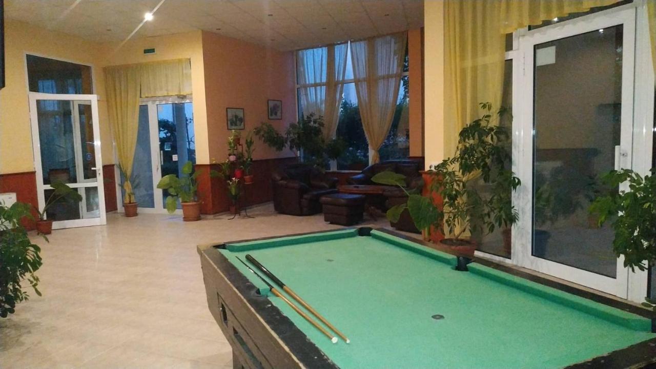 Pancho Family Hotel 克兰内沃 外观 照片