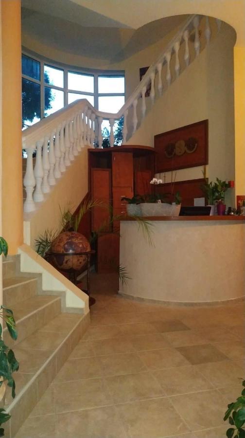 Pancho Family Hotel 克兰内沃 外观 照片