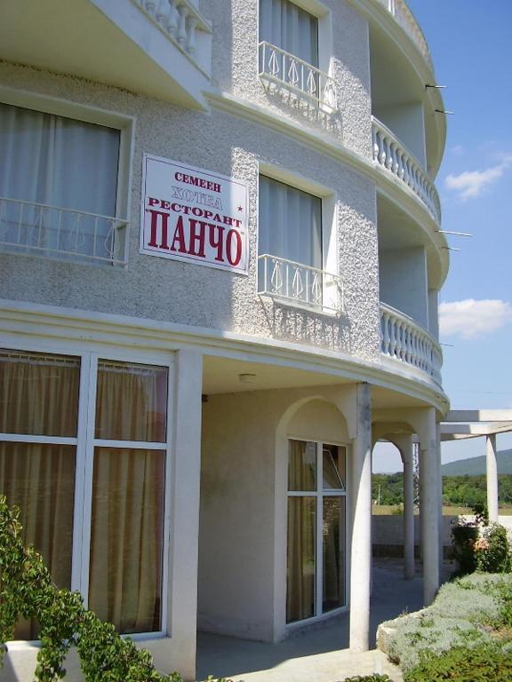 Pancho Family Hotel 克兰内沃 外观 照片
