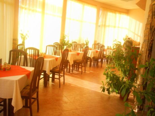 Pancho Family Hotel 克兰内沃 外观 照片