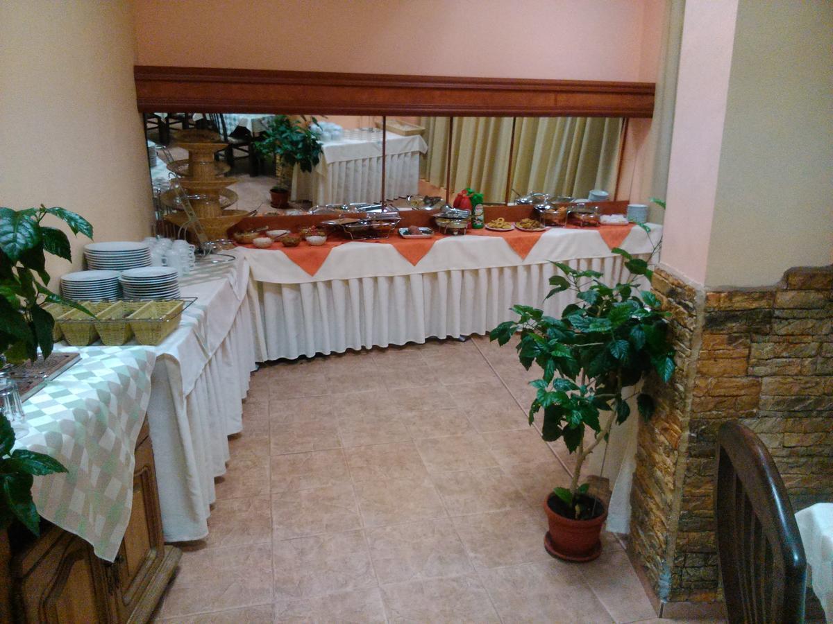 Pancho Family Hotel 克兰内沃 外观 照片